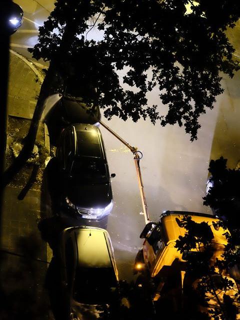 Bis spät in die Nacht: Sör gießt Nürnbergs Stadtbäume
