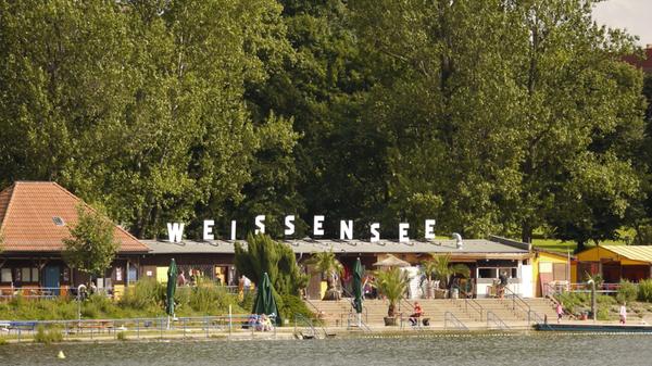 Längst nicht so überlaufen wie woanders: das Strandbad Weissensee. Mehr persönliche Lieblingsorte von unserem Berlin-Korrespondent Harald Baumer.