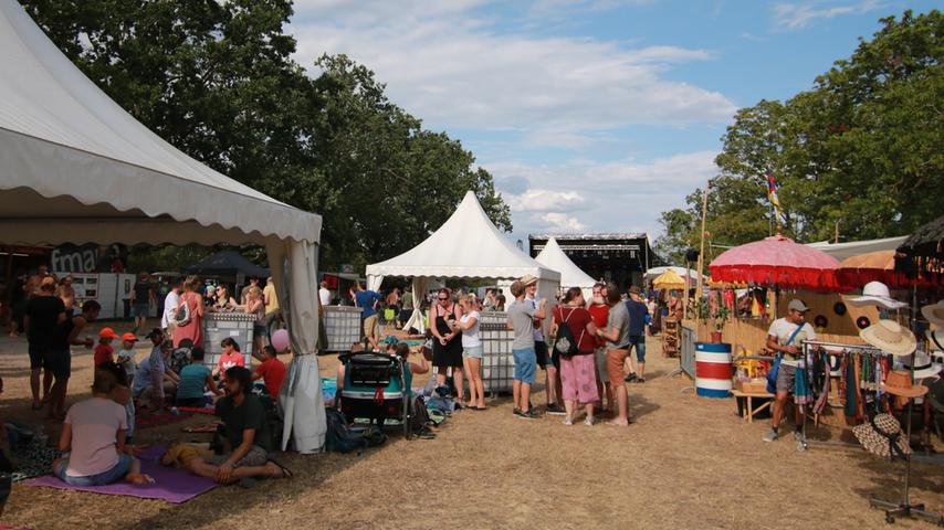 Ein Hauch von Woodstock in Franken: Weinturm Open Air gestartet
