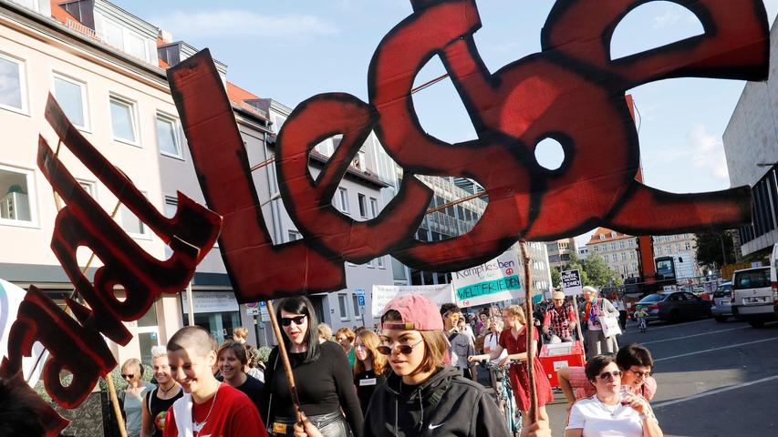 Vulva-Kekse und Regenbogenfahnen: Der Dyke March in Nürnberg