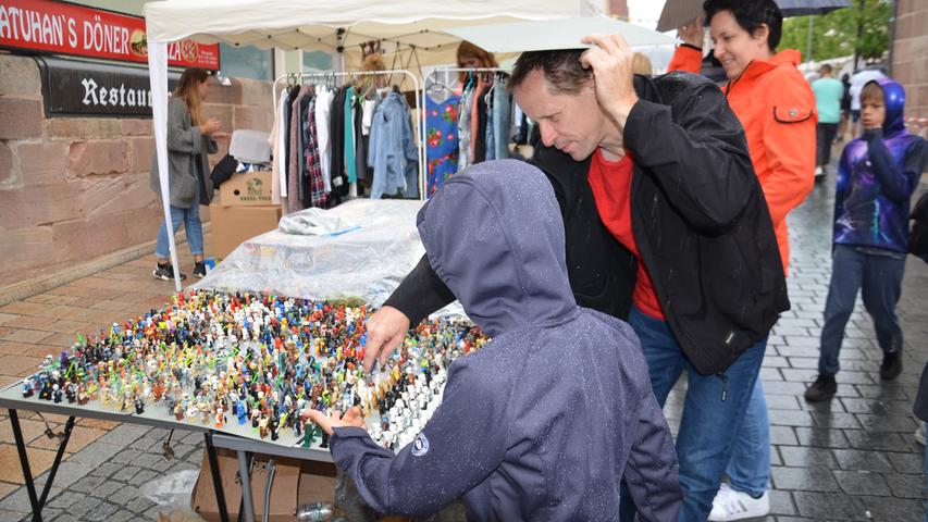 Bares für Rares: Hilpoltsteiner shoppen beim Trödelmarkt