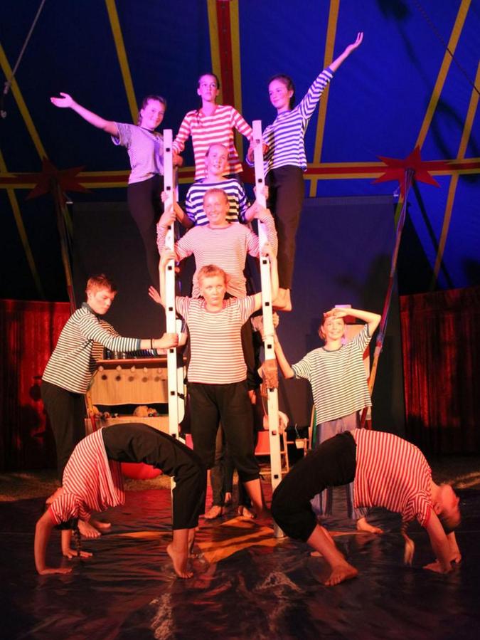 Zirkus Schnauz: Kinder beeindrucken mit Akrobatik