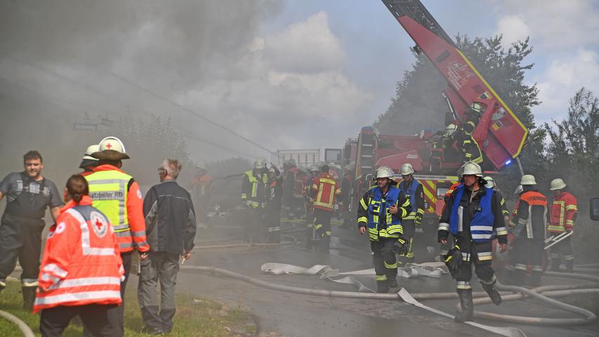 Garagenbrand in Stöckelsberg: Großaufgebot an Rettungskräften im Einsatz