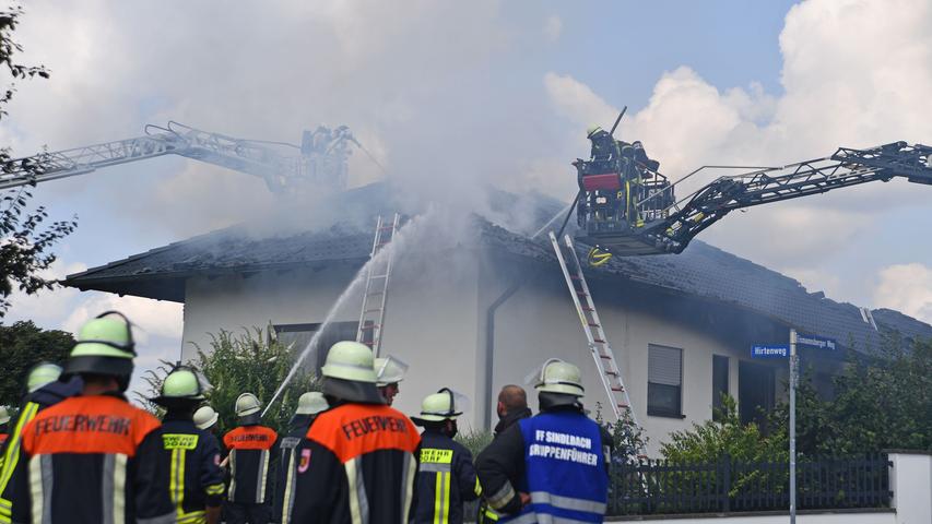 Garagenbrand in Stöckelsberg: Großaufgebot an Rettungskräften im Einsatz