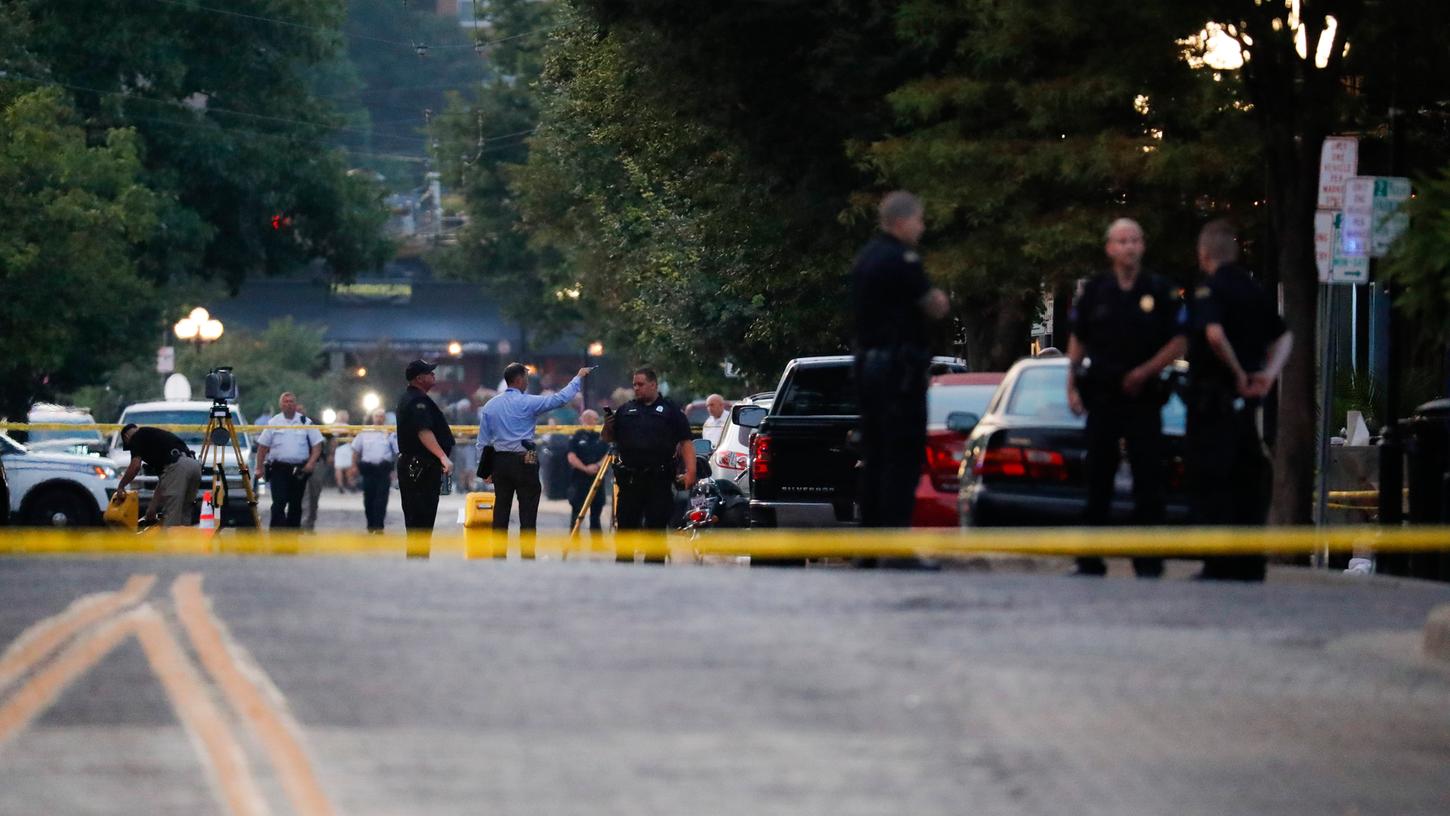 Beim zweiten Massenschießen in den USA in weniger als 24 Stunden hat ein Schütze in Dayton neun Menschen getötet und mindestens 16 weitere verletzt. Zuvor erschoss ein Mann in El Paso 20 Personen.