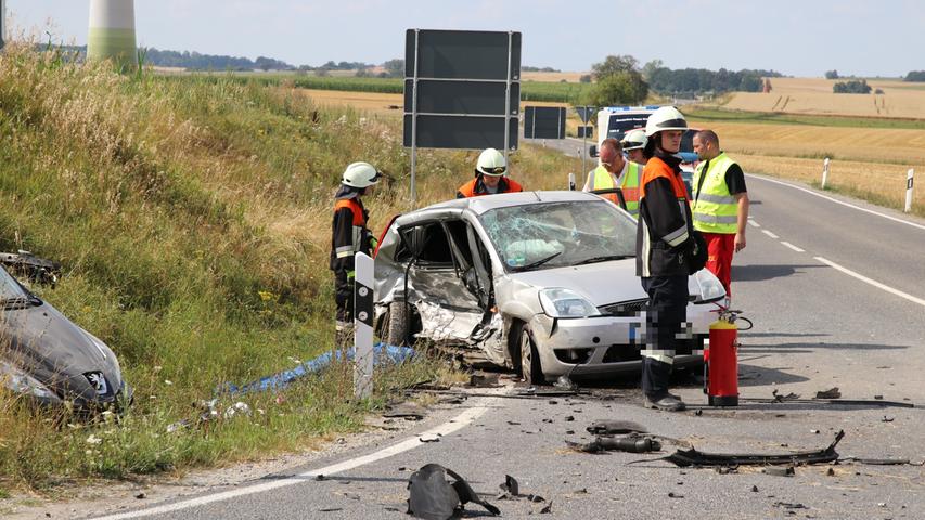 Unfall im Landkreis Ansbach: Drei Menschen sterben -  weitere verletzt