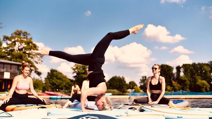 Kopfstand und Krieger: So war das Yogafestival am Dutzendteich