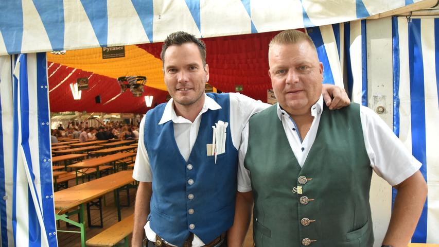 Im Vergleich der Volksfeste gewinnt das Burgfest für sie ganz klar: Zentgraf und Schneider sind beide seit zehn beziehungsweise fünf Jahren als Kellner vor Ort.