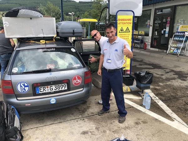 Der Tankwart hat ein Herz für den Club - und war einst ein Teamkollege von Nürnbergs Lieblingsmazedonier Sasa Ciric. Der Tankwart hat ein Herz für den Club - und war einst ein Teamkollege von Nürnbergs Lieblingsmazedonier Sasa Ciric.