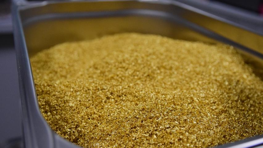 Eine Woche vom Barren zum Endprodukt: Wie Blattgold entsteht