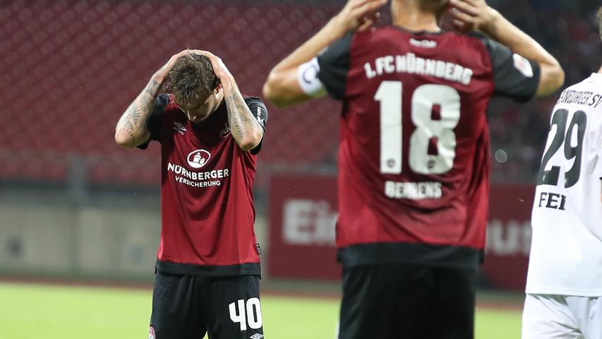 Auch Iuri Medeiros, der gegen den HSV das erste Mal das Club-Trikot trägt, dürfte sich seinen Start anders vorgestellt haben. Dabei hat eine miese Hinserie des FCN doch gerade erst begonnen...
Auch Iuri Medeiros, der gegen den HSV das erste Mal das Club-Trikot trägt, dürfte sich seinen Start anders vorgestellt haben. Dabei hat eine miese Hinserie des FCN doch gerade erst begonnen...