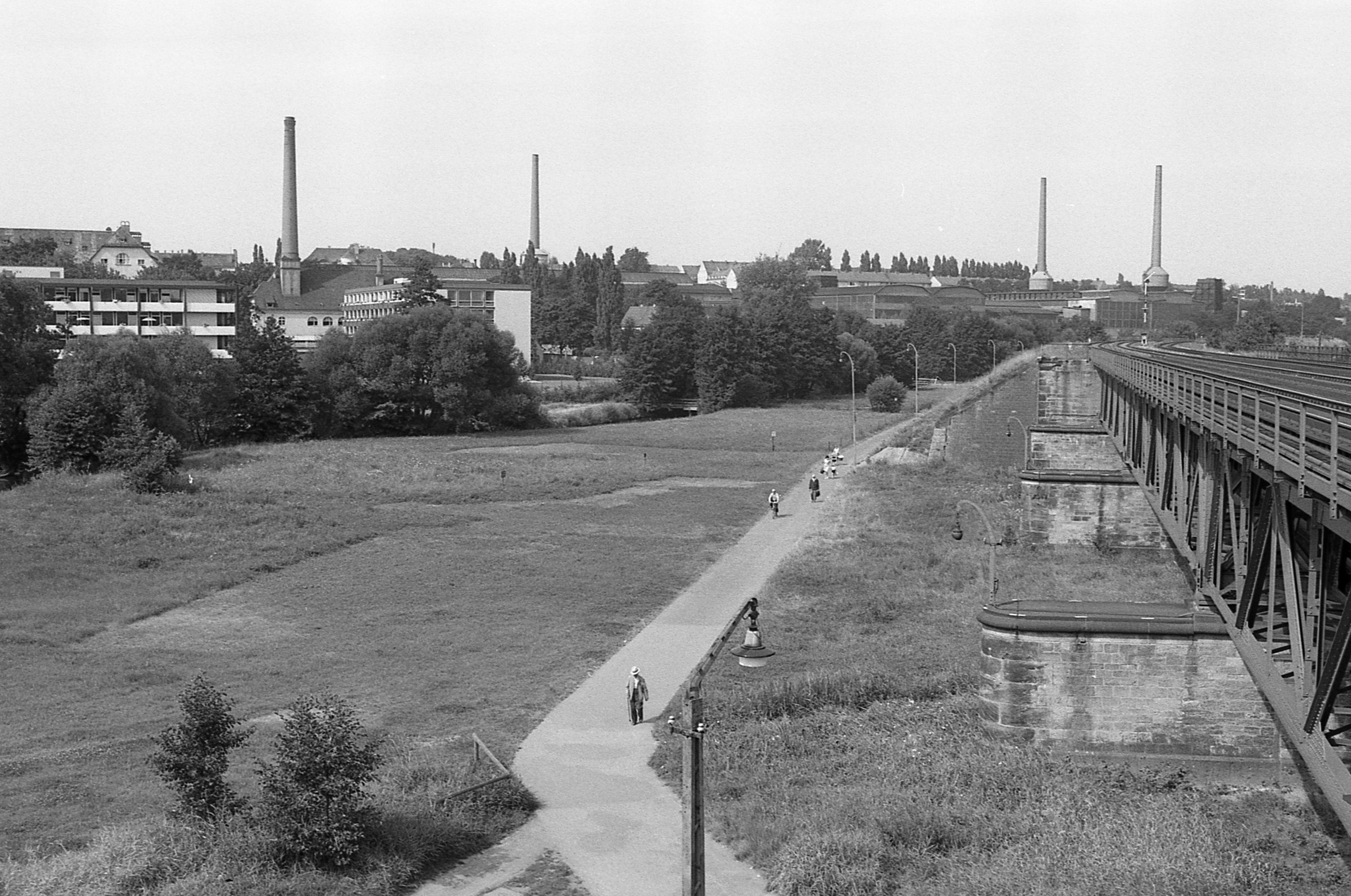 13. August 1969: Ein Cafehaus und Leseterrassen an den Ufern 13. August 1969: Ein Cafehaus und Leseterrassen an den Ufern