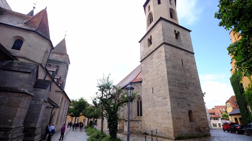 Zwei ehrwürdige Kirchen in Feuchtwangen: Stiftskirche (l.) und die Johanniskirche.