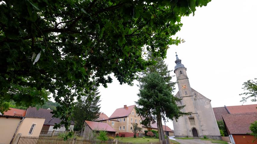 Der kleine Ort Sulz hat ein altes Kloster mit dazugehöriger Kirche.