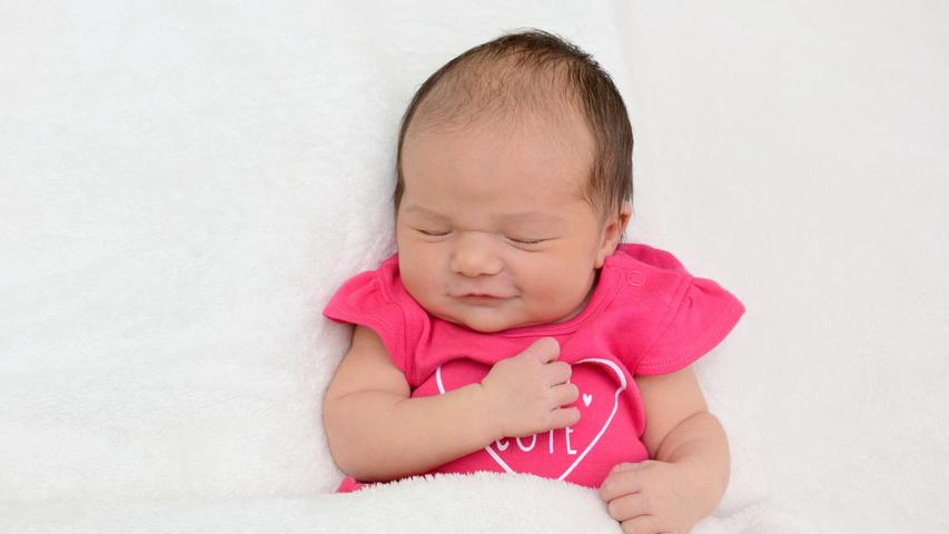 Süße Träume, liebe Emilia! Ihren Start ins Leben erlebte sie am 2. August in der Klinik Hallerwiese. Sie war bei der Geburt 54 Zentimeter groß und 3360 Gramm schwer.