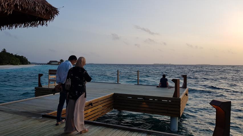 Romantik und Ruhe: Dafür stehen die Malediven im Indischen Ozean. Die Inseln und ihre Resorts richten sich an Premium-Reisende, nicht an Backpacker.