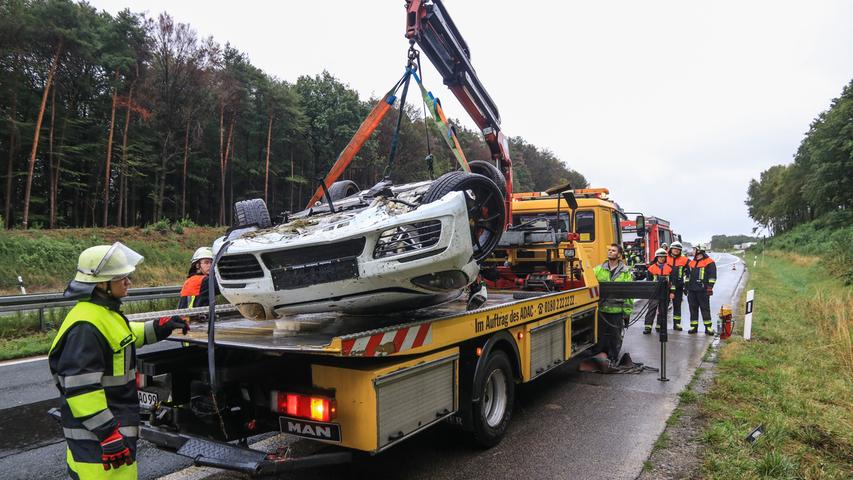 Unfall auf der A3: Porsche landet auf dem Dach 