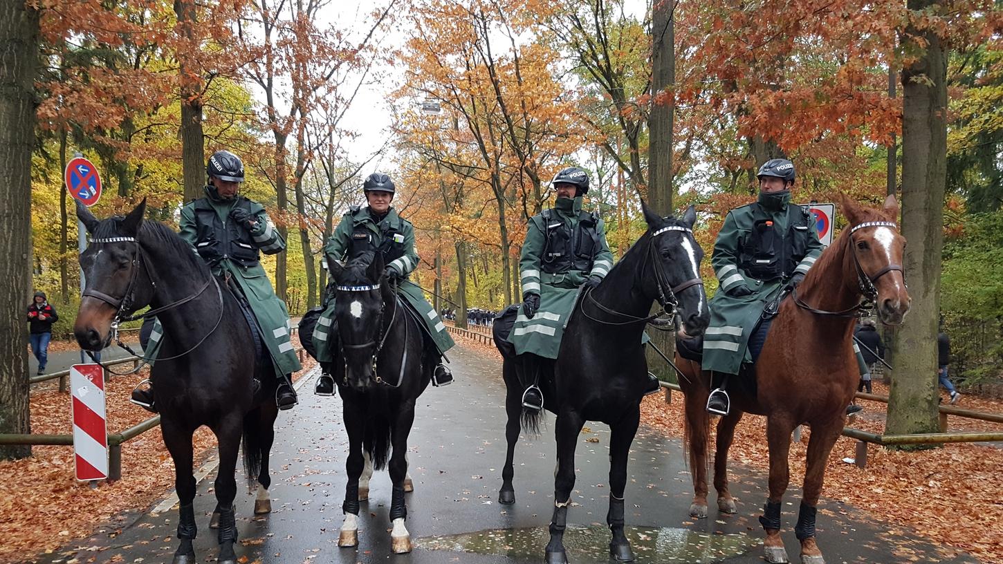Ebermannstadt: Mit Polizeipferden auf der Suche nach Vermisstem