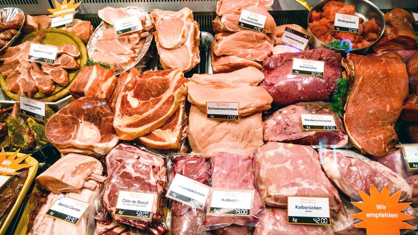 Seit den sechziger Jahren hat sich der Pro-Kopf-Verbrauch von Fleisch mehr als verdoppelt. Jährlich werden pro Kopf mehr als 60 kg Fleisch verzehrt. Schweinefleisch zählt zu den beliebtesten Fleischsorten der Deutschen. Gefolgt vom Geflügel-, Rind-, Kalb- und Lammfleisch. Jedoch verzehren immer weniger Menschen das Schweinefleisch und bevorzugen Geflügel.