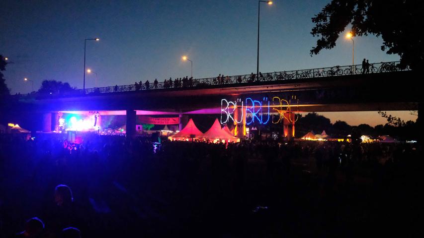 Brückenfestival-Samstag in Nürnberg: Buntes Spektakel im Pegnitzgrund