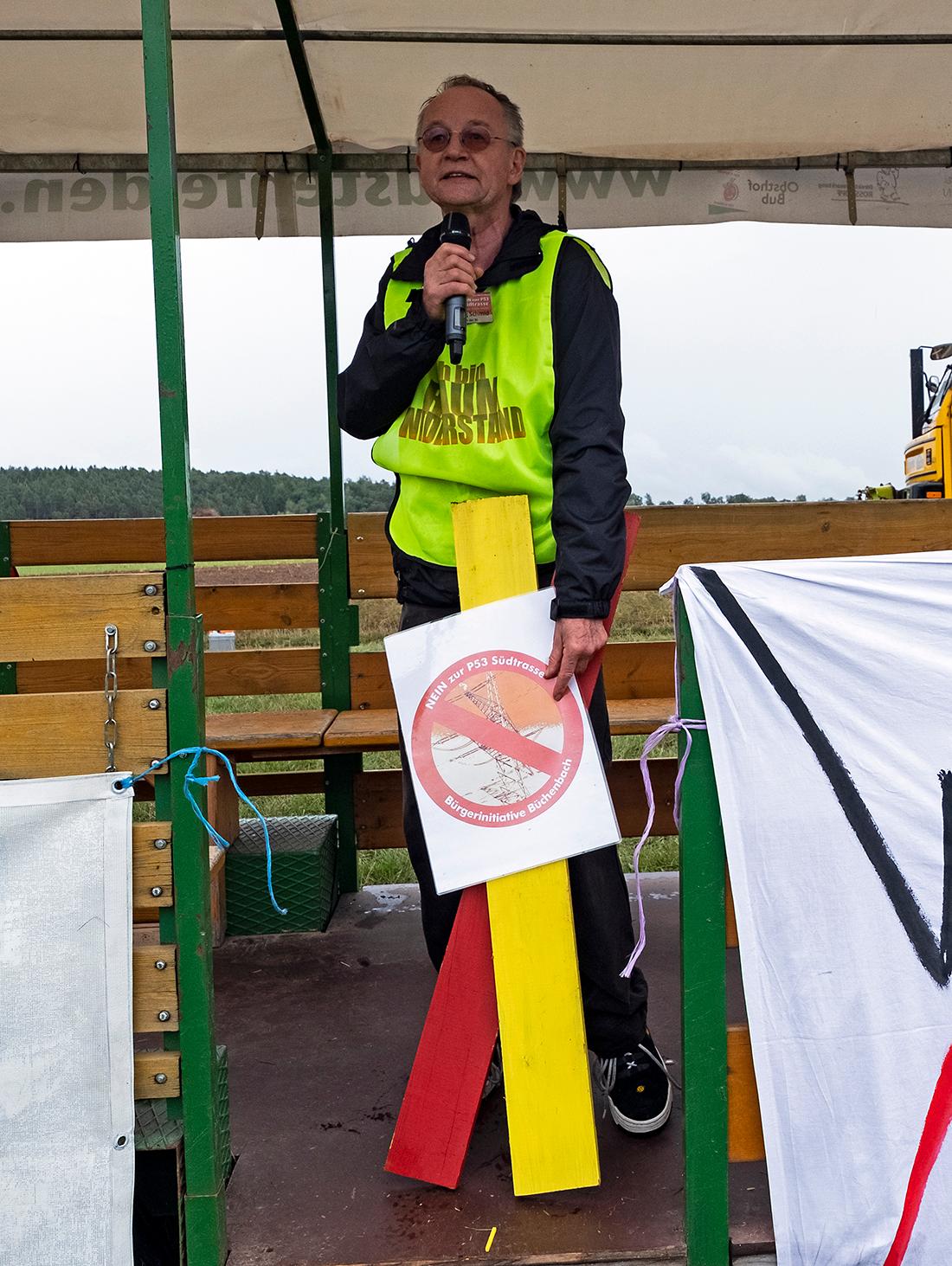 Auch im benachbarten Büchenbach hat sich inzwischen eine Bürgerinitative gegründet. Wolfgang Schmid, der Sprecher von "Nein zur P53-Südtrasse" schwor die Zuhörer auf einen langen Kampf gegen die Juraleitung ein.