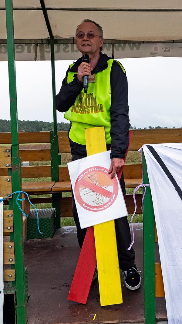 Auch im benachbarten Büchenbach hat sich inzwischen eine Bürgerinitative gegründet. Wolfgang Schmid, der Sprecher von "Nein zur P53-Südtrasse" schwor die Zuhörer auf einen langen Kampf gegen die Juraleitung ein.