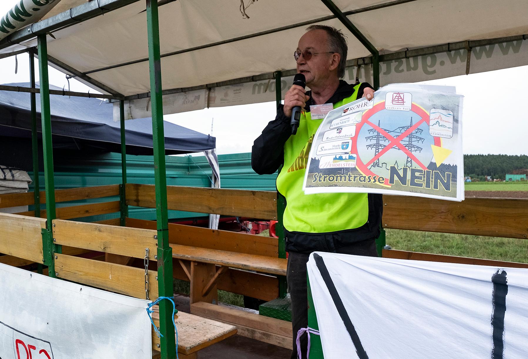 Auch im benachbarten Büchenbach hat sich inzwischen eine Bürgerinitative gegründet. Wolfgang Schmid, der Sprecher von "Nein zur P53-Südtrasse" schwor die Zuhörer auf einen langen Kampf gegen die Juraleitung ein.