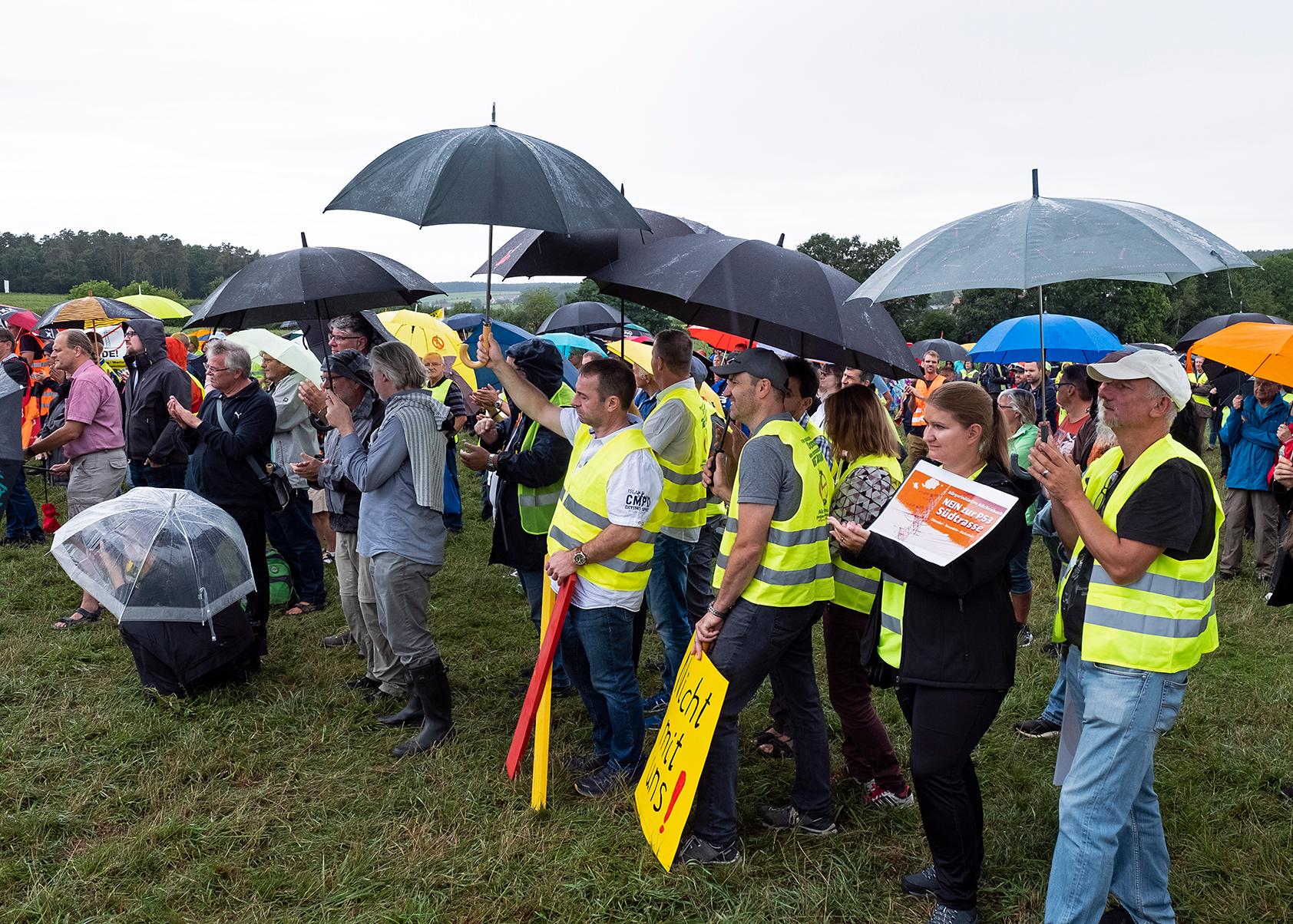 Auch die im benachbarten Büchenbach beheimatete Bürgerinitative "Nein zur P53-Südtrasse" zeigte Flagge und unterstützte die Organisatoren in Gustenfelden.