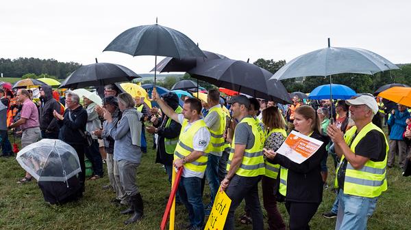 Auch die im benachbarten Büchenbach beheimatete Bürgerinitative "Nein zur P53-Südtrasse" zeigte Flagge und unterstützte die Organisatoren in Gustenfelden.