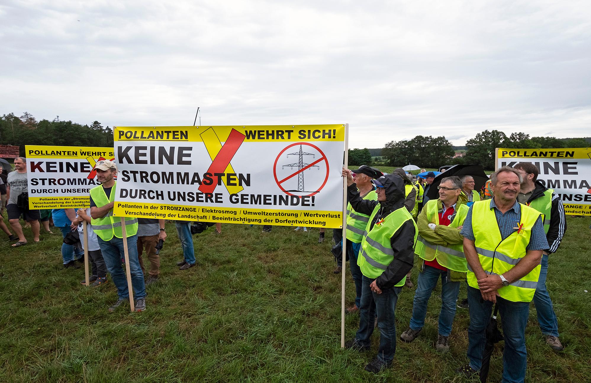 Auch aus anderen Landkreisen waren Stromtrassen-Gegner nach Gustenfelden gekommen. Zum Beispiel aus dem Landkreis Neumarkt, wo sich ebenfalls schon mehrere Bürgerinitiativen formiert haben.