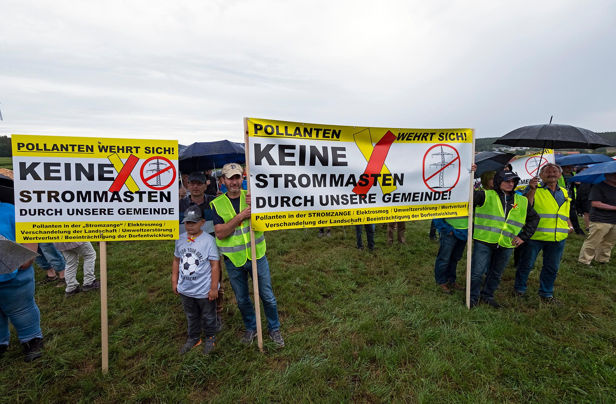 Auch aus anderen Landkreisen waren Stromtrassen-Gegner nach Gustenfelden gekommen. Zum Beispiel aus dem Landkreis Neumarkt, wo sich ebenfalls schon mehrere Bürgerinitiativen formiert haben.