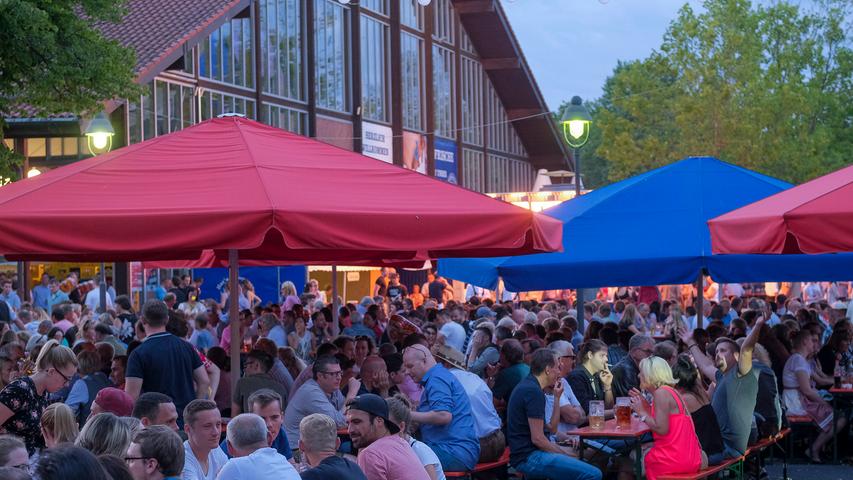 Das fetzt: Die Blaskapelle Eppelein und Die Partyflieger auf dem Jura-Volksfest 2019