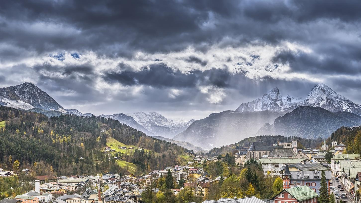 Tourismusregionen wie Berchtesgaden steht es zu, die Nutzung von Räumen als Nebenwohnung einer Genehmigung zu unterstellen, wenn sie an mehr als der Hälfte der Tage im Jahr unbewohnt sind.