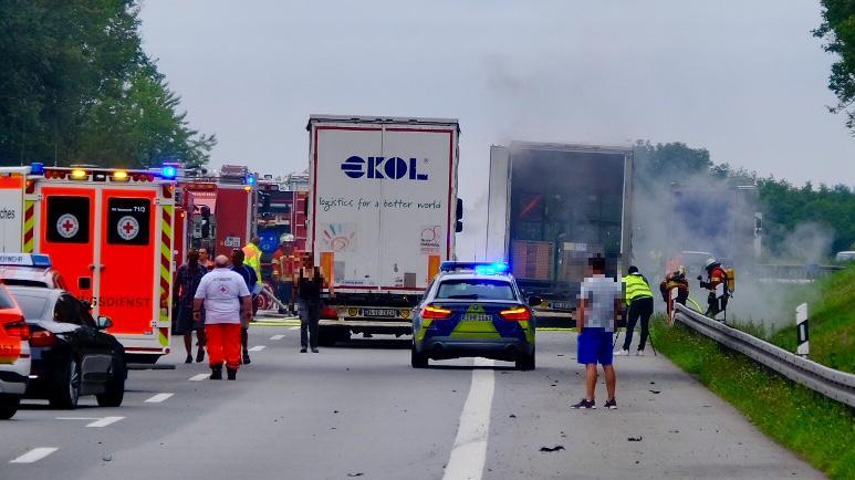 Nach Reifenplatzer: Lkw brannte auf A 3 bei Oberölsbach Nach Reifenplatzer: Lkw brannte auf A 3 bei Oberölsbach