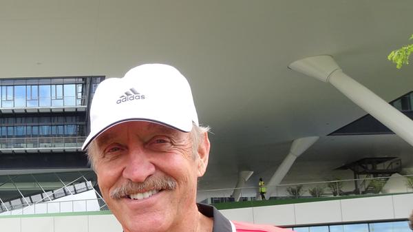 Stan Smith ist ein ehemaliger US-amerikanischer Tennisspieler. In den 70er Jahren gehörte er zur Weltspitze. Die Tennislegende unterzeichnete einen lukrativen Vertrag mit Adidas, der sein ganzes Leben gilt. Der Retro-Look hat...