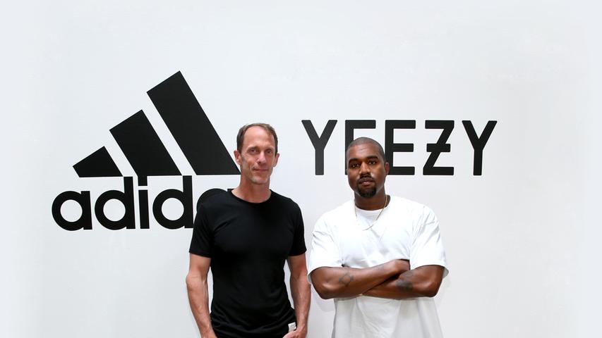 Bessere Zeiten: Im Jahr 2015 unterschrieb der US-amerikanische Hip-Hop-Star Kanye West einen Megadeal mit Adidas und brachte die Kollektion "Yeezy" an den Start. Am 23. Februar 2015 erschienen die ersten Sneaker unter dem Namen "Adidas Yeezy 750 Boost Grey" auf dem Markt, mit großem Erfolg. Wegen antisemitischer Äußerungen wurde die lukrative Verbindung aber beendet. 