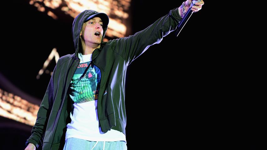 US-Rapper Eminem schreibt seine Texte mit der linken Hand.