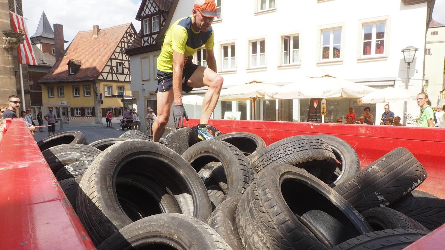 Reifen-Rallye: So wie für den Pleinfelder Kai Reißinger galt es im vergangenen Jahr auch für Hunderte weiterer Teilnehmer den Hindernisparcour beim Urban Run zu meistern.