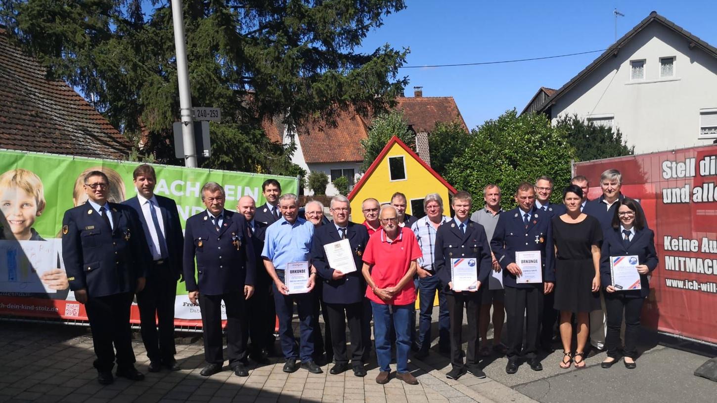 Schlaifhausen: Verdiente Feuerwehrler geehrt