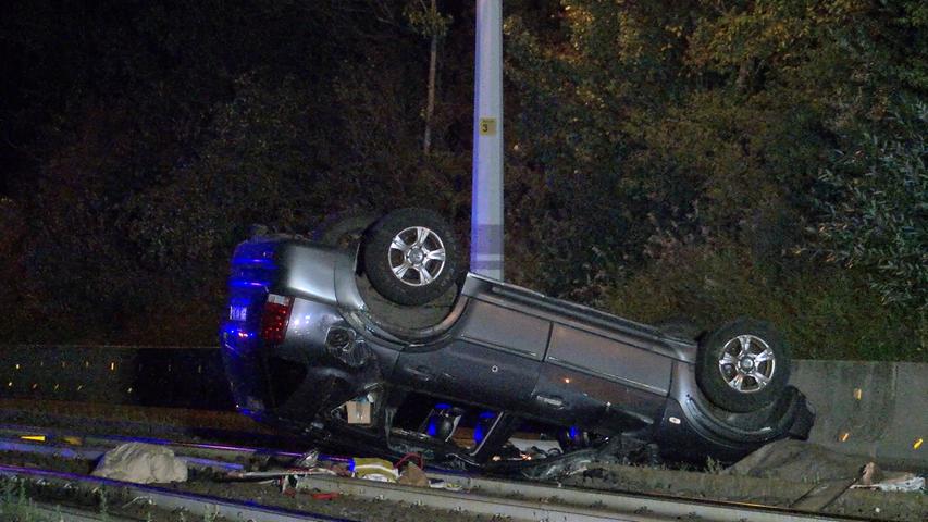 Auto landet auf dem Dach: Fahrer in Würzburg tödlich verunglückt