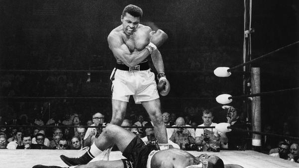 Am 7. Dezember 1970 kämpfte die Boxerlegende Muhammad Ali gegen den argentinischen Boxer Oscar Bonavena. Erst 24 Stunden vor dem Kampf fertigte Adolf Dassler einen Schuh für den dreifachen unumstrittenen Weltmeister an, mit dem er den Kampf in der 15. Runde durch einen technischen Knockout gewann.