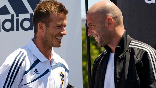 Zwei Fußballlegenden - ein Dreamteam: David Beckham und Zinédine Zidane traten in den letzten Jahren immer wieder gemeinsam in den unterschiedlichsten Werbespots für Adidas auf.