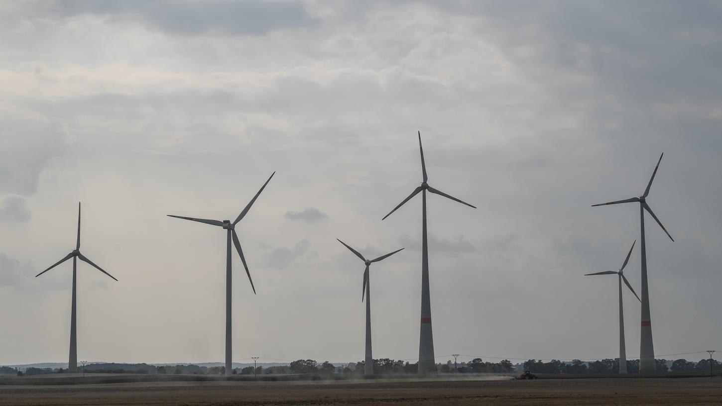 Doch bei der Windenergie stockt der Ausbau. In Bayern wurden im vergangenen Jahr lediglich acht neue Anlagen in Betrieb genommen.