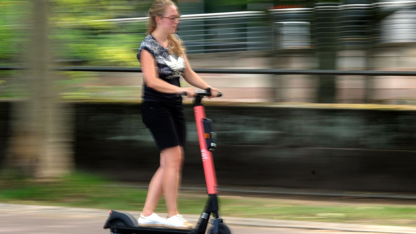 Seit einigen Wochen können auch in Nürnberg E-Scooter von Voi gemietet werden.
