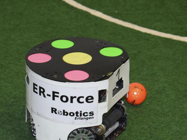 Die Roboter-Fußballer aus Erlangen sind Weltspitze