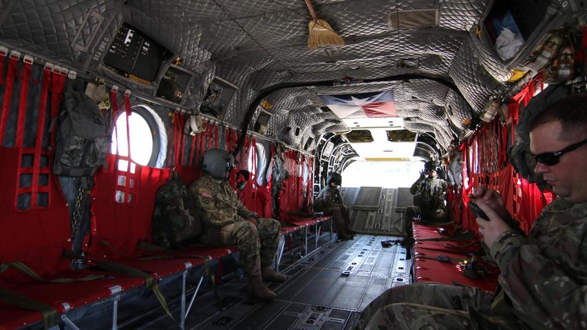 In der Luft mit einem Giganten der US Army: Transporthelikopter Chinook im Lärm-Test
