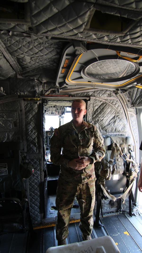 Feldwebel Dani Qualls im Chinook