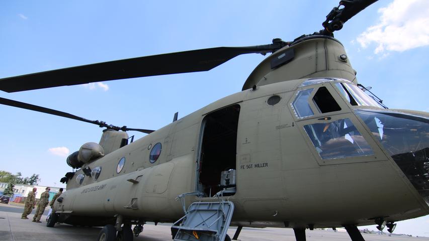 Chinook Hubschrauber auf dem Flugfeld