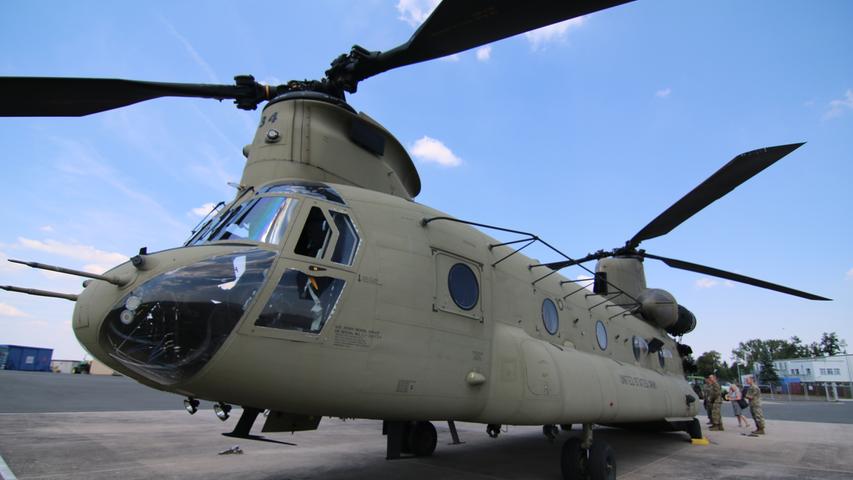 Chinook Hubschrauber auf dem Flugfeld