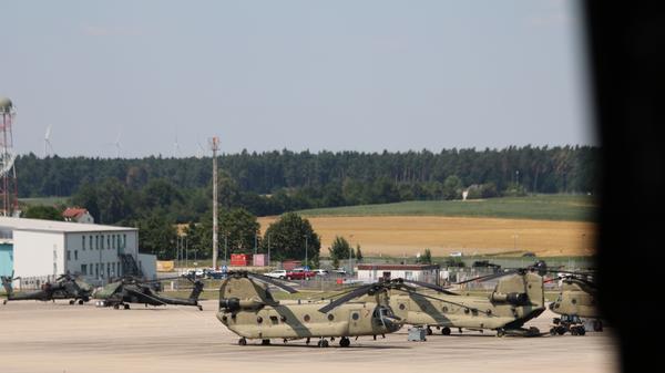 Chinook auf dem Flugfeld in Katterbach